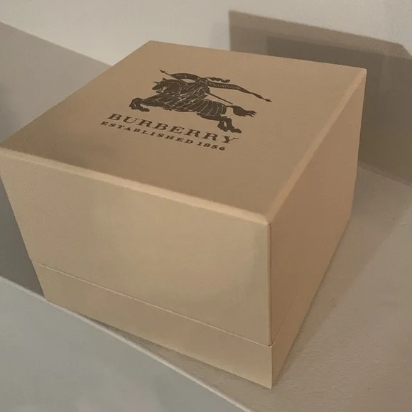 BURBERRY Watch - Picture 12 of 14